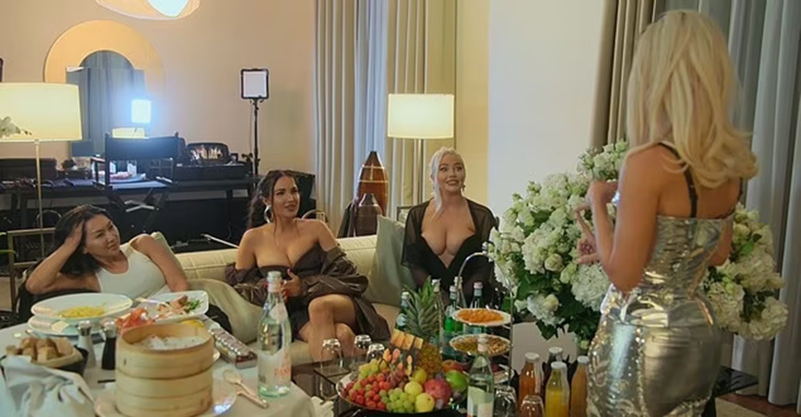 Kim Kardashian on "The Kardashians" with Tracy Romulus, Olivia Pierson and Natalie Halcro