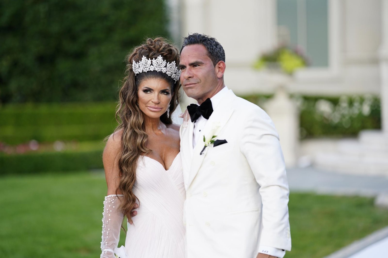Teresa Giudice and Luis Ruelas posing on their wedding day
