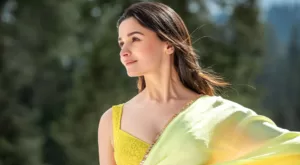 Alia Bhatt Steals The Show Again With Her Gorgeous Looks And Designer Sarees In 'Tum Kya Mile'