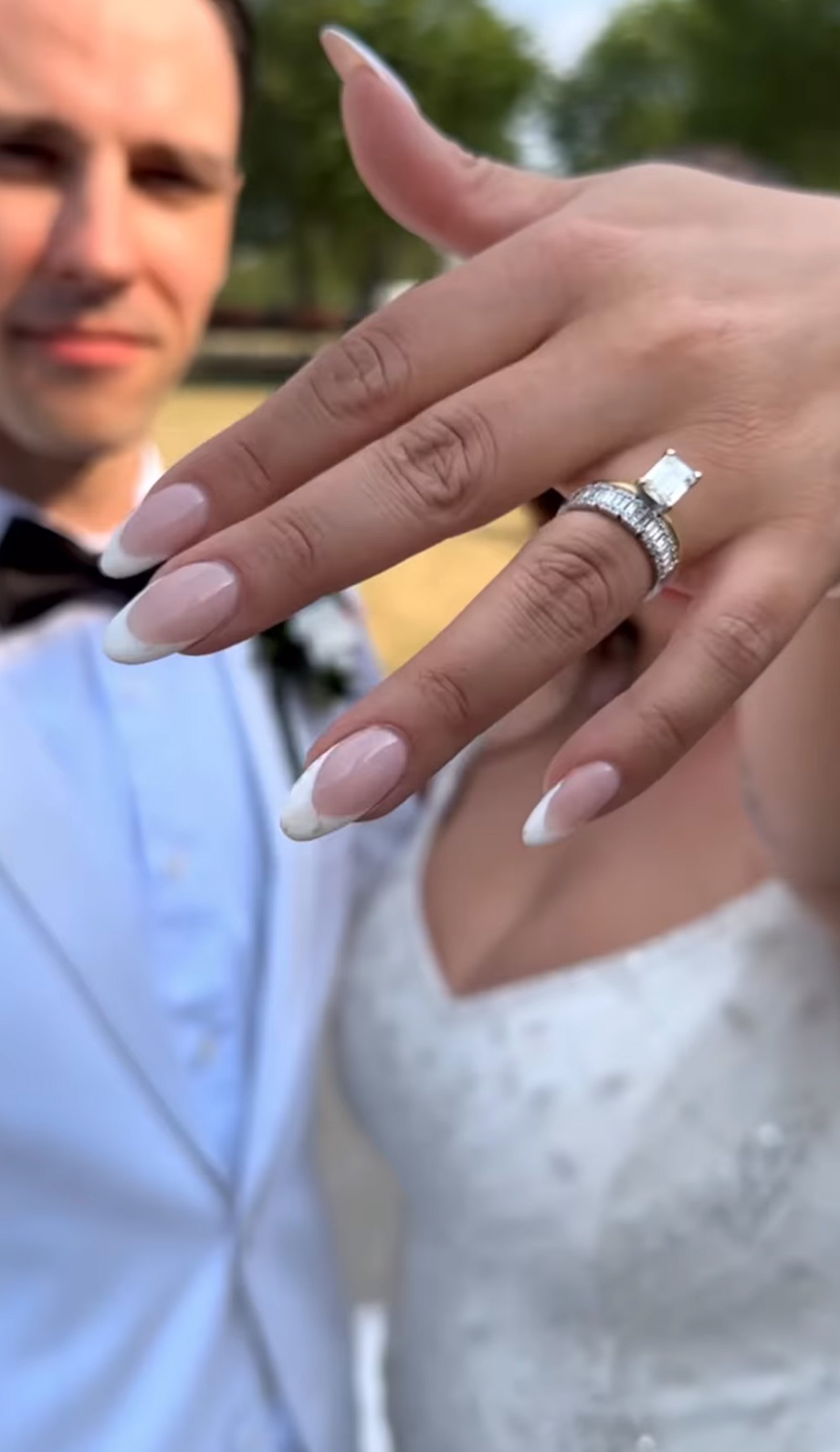 Alaina Scott showing off her wedding ring