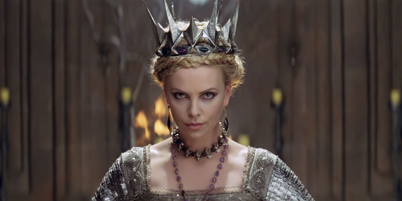 Ravenna looking directly into the camera in The Huntsman Winter's War